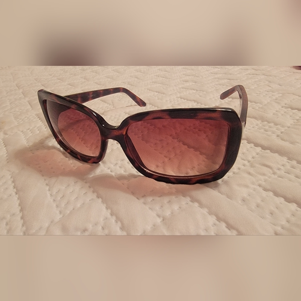 Tortoise Shell Sunglasses - Picture 3 of 3